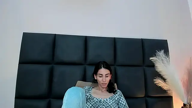 Nina Cavaali online show from 12/13/25, 07:53