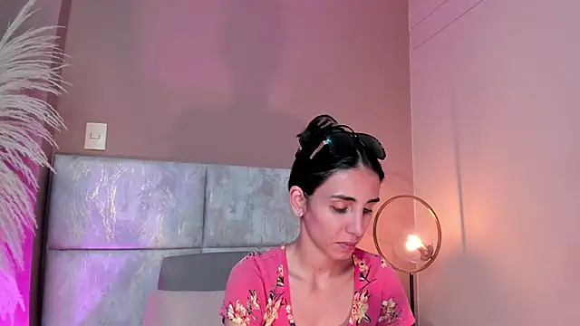 Nina Cavaali online show from 12/15/25, 06:23