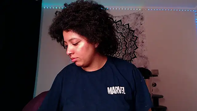 Snapshot of michell_bling1 chatting on 12/04/24, 04:32 michell bling1 online show from 12/04/24, 04:32