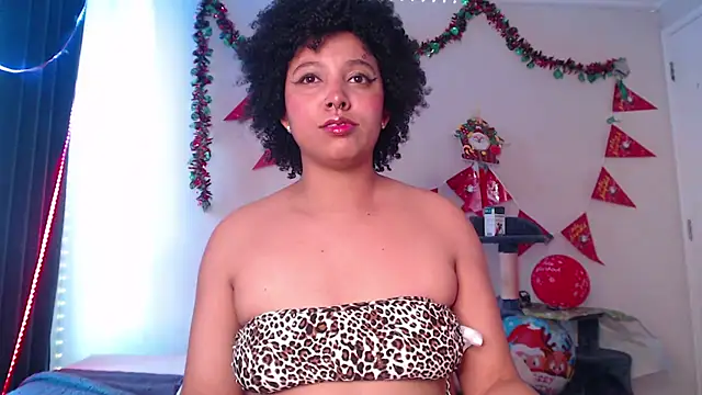 Snapshot of michell_bling1 chatting on 12/29/24, 01:06 michell bling1 online show from 12/29/24, 01:06