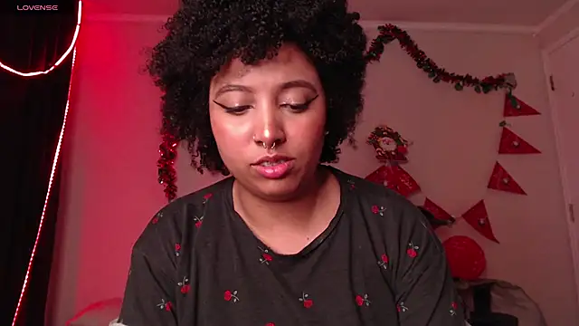 Snapshot of michell_bling1 chatting on 12/30/24, 02:09 michell bling1 online show from 12/30/24, 02:09