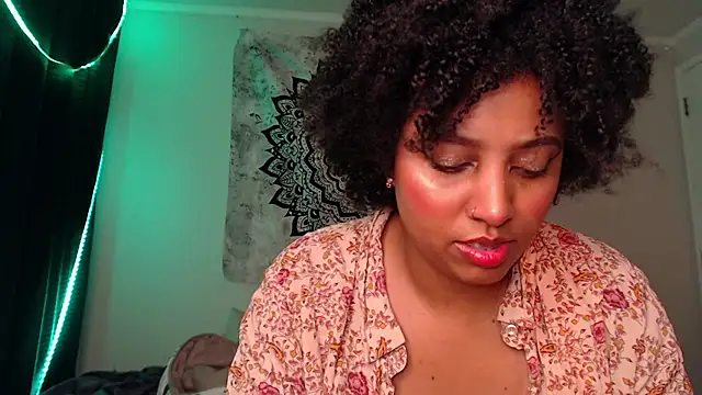 Snapshot of michell_bling1 chatting on 01/10/25, 03:39 michell bling1 online show from 01/10/25, 03:39