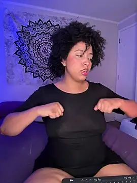 Snapshot of michell_bling1 chatting on 01/20/25, 04:10 michell bling1 online show from 01/20/25, 04:10