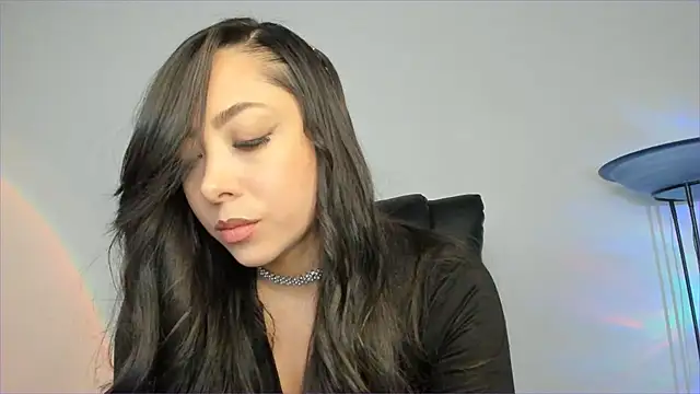 Mila  Paramo online show from 10/11/25, 07:12