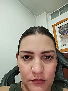 Snapshot of Mia_Hampton chatting on 05/19/26, 08:59 Mia Hampton online show from 05/19/26, 08:59