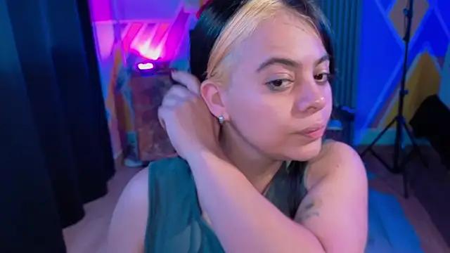 Cuttiealice online show from 10/25/25, 11:07