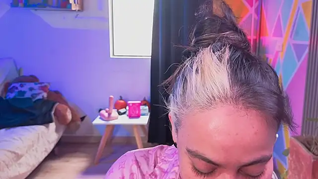 Cuttiealice online show from 11/10/25, 05:01