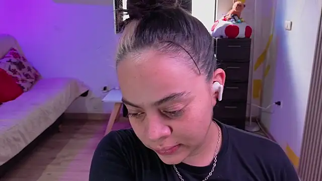 Cuttiealice online show from 11/12/25, 04:40