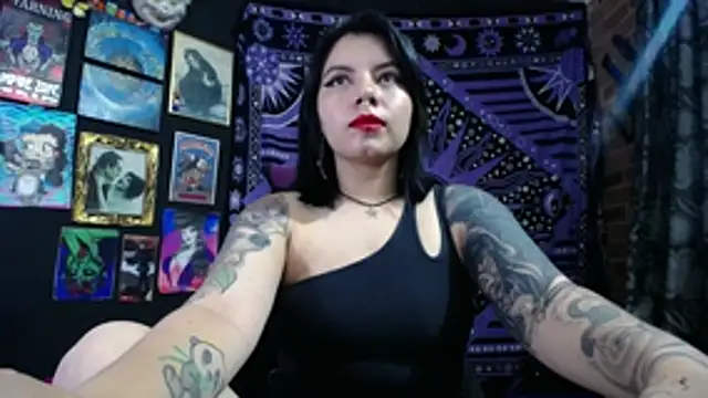 Yourmadame P online show from 10/22/25, 12:22