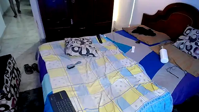 Snapshot of ivonne__hott1 chatting on 02/02/25, 01:12 ivonne hott1 online show from 02/02/25, 01:12