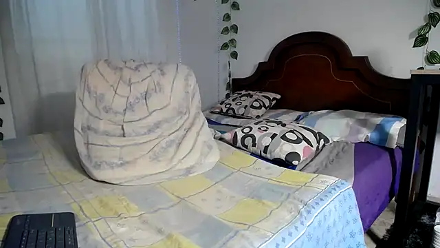 Snapshot of ivonne__hott1 chatting on 09/09/25, 04:06 ivonne hott1 online show from 09/09/25, 04:06