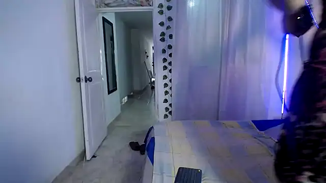 Snapshot of ivonne__hott1 chatting on 09/26/25, 06:45 ivonne hott1 online show from 09/26/25, 06:45