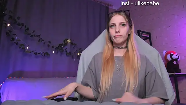 Snapshot of Anna_Fink chatting on 03/21/25, 08:50 Anna Fink online show from 03/21/25, 08:50