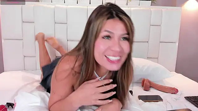 Snapshot of ValeriaGarcia chatting on 01/06/25, 12:57 ValeriaGarcia online show from 01/06/25, 12:57