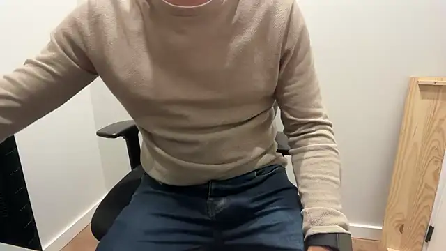 Snapshot of rickyi2023 chatting on 11/02/25, 06:21 rickyi2023 online show from 11/02/25, 06:21