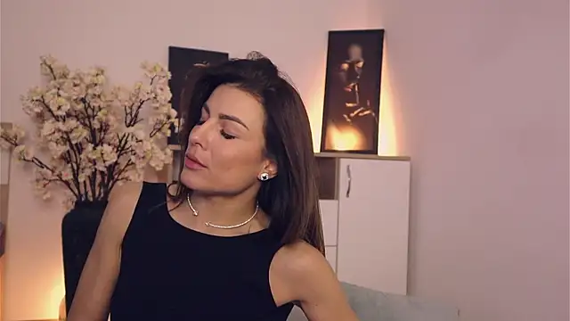 Snapshot of Misslullu chatting on 01/25/25, 08:00 Misslullu online show from 01/25/25, 08:00