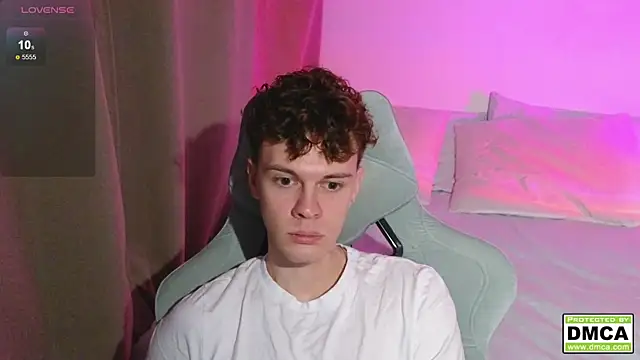 Snapshot of cute_thomas chatting on 12/22/25, 03:53 cute thomas online show from 12/22/25, 03:53