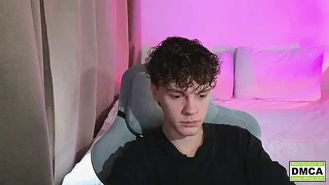 Snapshot of cute_thomas chatting on 02/25/26, 11:31 cute thomas online show from 02/25/26, 11:31