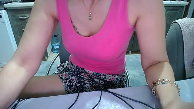 AmazingBitch online show from 06/19/26, 05:50