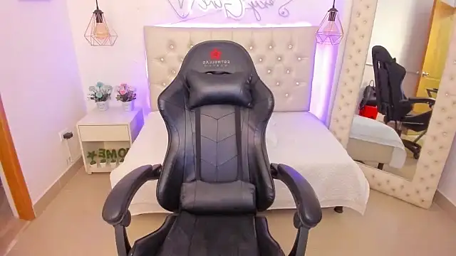 xiomara  cortes online show from 02/01/25, 07:13