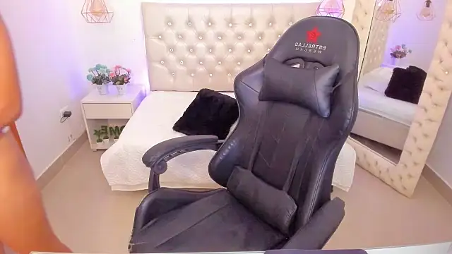 xiomara  cortes online show from 02/11/25, 07:16