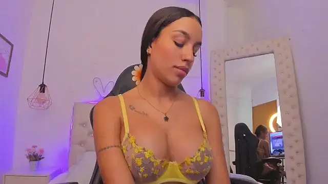 xiomara  cortes online show from 03/04/25, 01:12