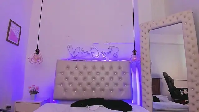 xiomara  cortes online show from 03/10/25, 10:13