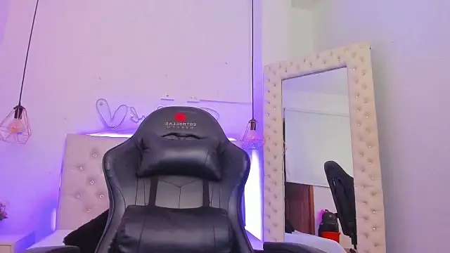 xiomara  cortes online show from 03/20/25, 10:18