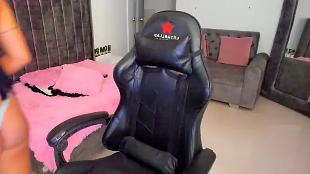 xiomara  cortes online show from 09/18/25, 07:38