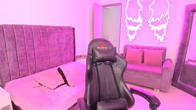 xiomara  cortes online show from 10/06/25, 07:11