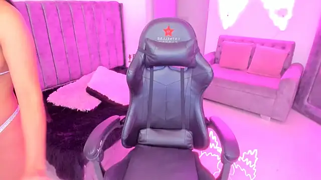 xiomara  cortes online show from 10/13/25, 07:36