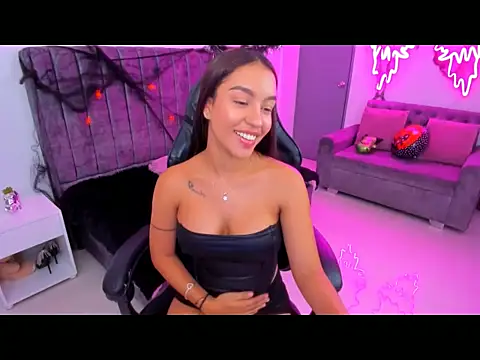 xiomara  cortes online show from 10/27/25, 08:57