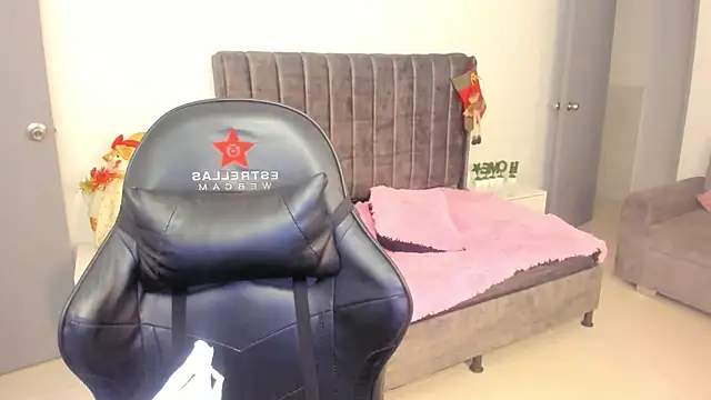 xiomara  cortes online show from 12/21/25, 12:01