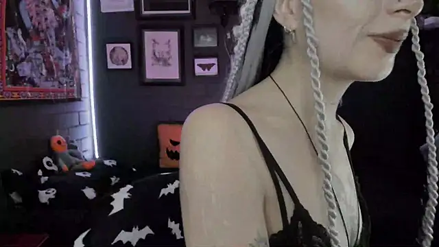 insania 9999  online show from 12/15/25, 04:44