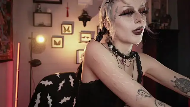 Snapshot of insania_9999_ chatting on 03/10/26, 04:12 insania 9999 online show from 03/10/26, 04:12