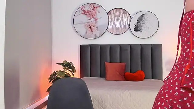 SaharaGarcia   online show from 02/04/25, 09:31