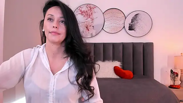 Snapshot of SaharaGarcia__ chatting on 02/12/26, 06:58 SaharaGarcia online show from 02/12/26, 06:58