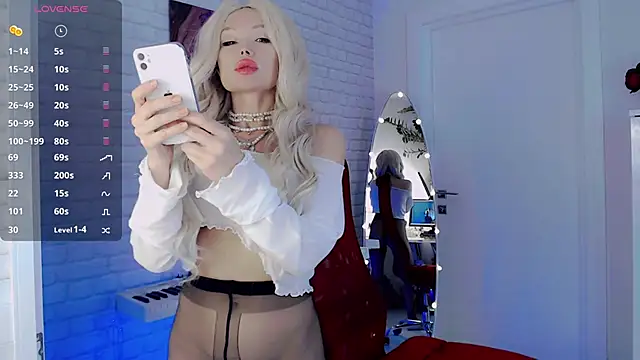 WhiteBunny online show from 01/23/25, 08:04