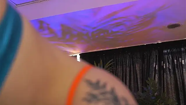 HotSkinnyX online show from 03/06/25, 12:19