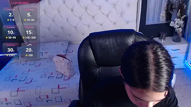 LiaVillalobos online show from 10/01/25, 01:06