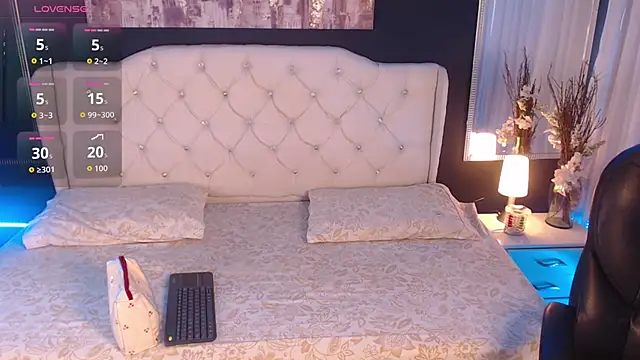 LiaVillalobos online show from 11/11/25, 12:05