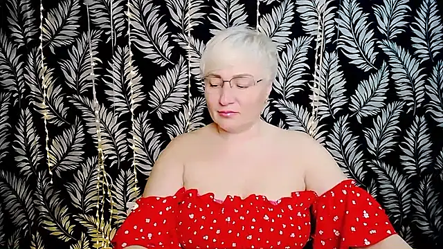 Snapshot of Olivia_playful chatting on 05/04/26, 10:33 Olivia playful online show from 05/04/26, 10:33