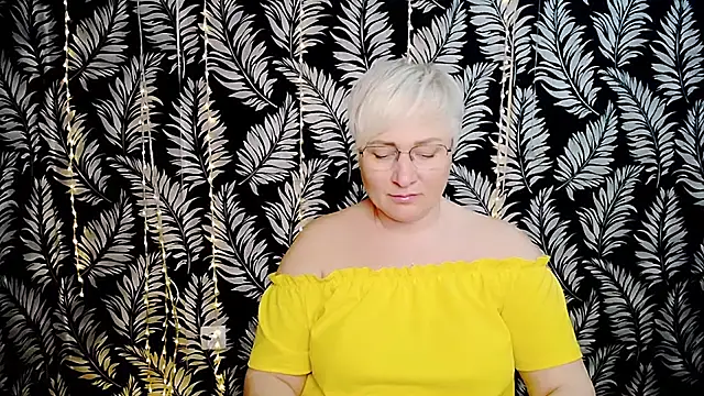 Snapshot of Olivia_playful chatting on 05/08/26, 11:04 Olivia playful online show from 05/08/26, 11:04