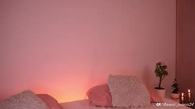 Snapshot of annie24_evans chatting on 03/19/25, 11:57 annie24 evans online show from 03/19/25, 11:57