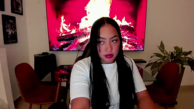 Snapshot of brunetenikole02 chatting on 10/22/25, 02:01 brunetenikole02 online show from 10/22/25, 02:01