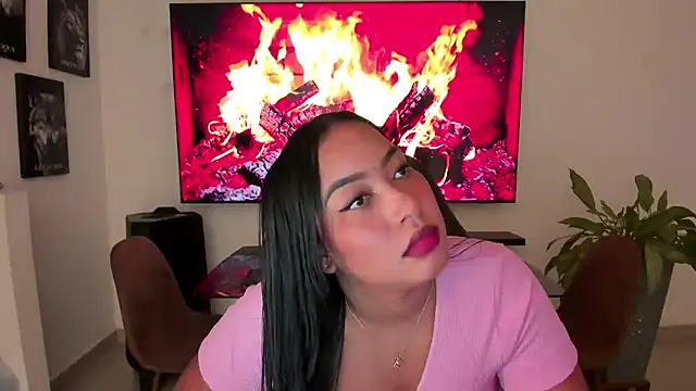 Snapshot of brunetenikole02 chatting on 10/25/25, 02:08 brunetenikole02 online show from 10/25/25, 02:08