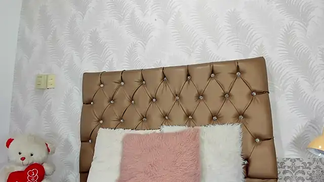 luna evaa online show from 09/13/25, 01:44