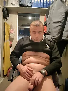 Snapshot of muscularsexy chatting on 12/19/25, 01:56 muscularsexy online show from 12/19/25, 01:56