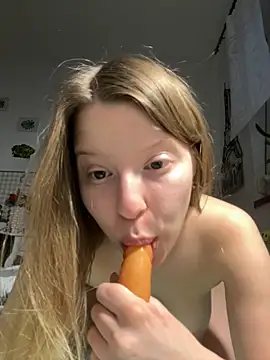 Snapshot of kimczii chatting on 05/04/26, 10:44 kimczii online show from 05/04/26, 10:44