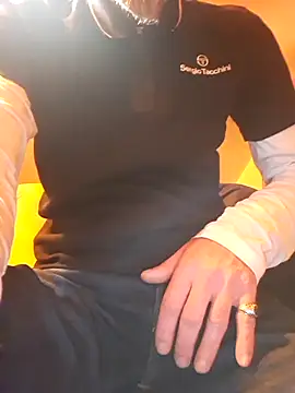 Snapshot of eddouxxx78 chatting on 11/22/25, 10:58 eddouxxx78 online show from 11/22/25, 10:58